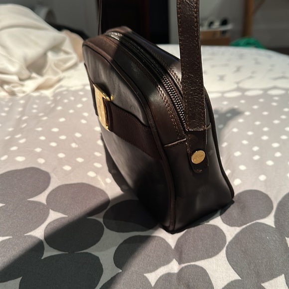 CHOCOLATE BROWN FERRAGAMO VARA CAMERA BAG - Picture 2 of 8